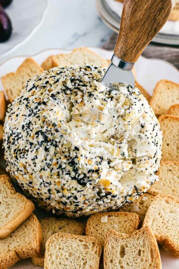 Everything Bagel Cheese Ball on crackers